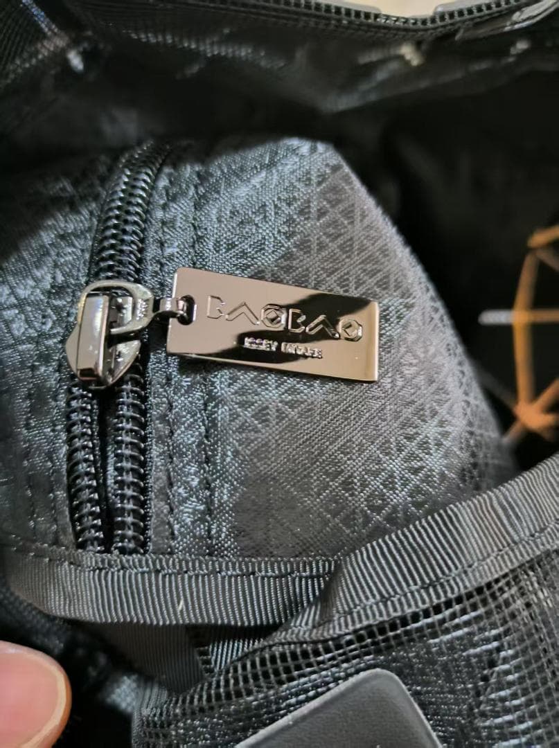 ISSEY MIYAKE BAOBAO シルバーグレー 6×6 ハンドバッグ