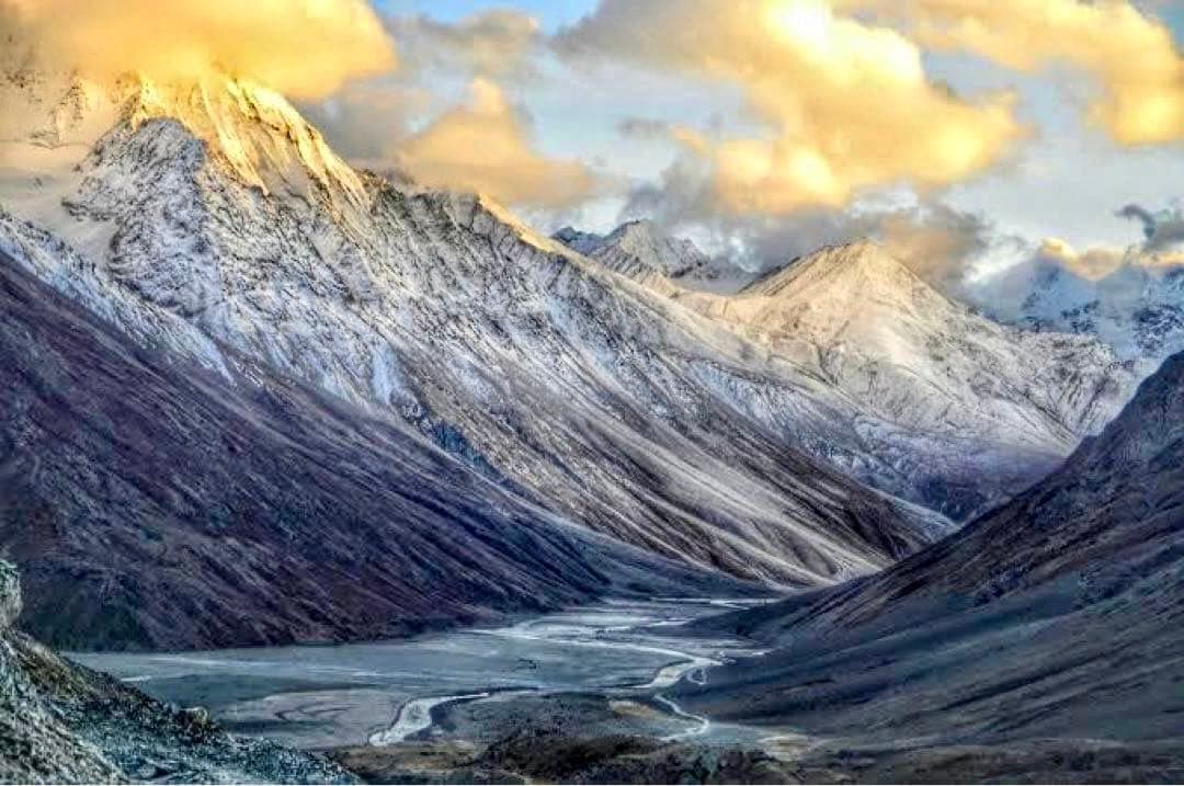 究極品質　超希少幻の逸品　ヒマラヤ最奥地の神宿る聖石　マニハールスノークリスタル