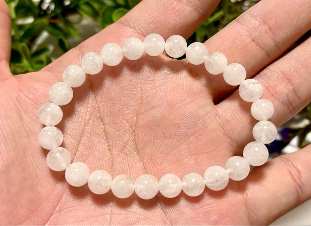 究極品質　超希少幻の逸品　ヒマラヤ最奥地の神宿る聖石　マニハールスノークリスタル