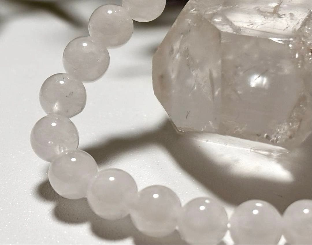 究極品質　超希少幻の逸品　ヒマラヤ最奥地の神宿る聖石　マニハールスノークリスタル