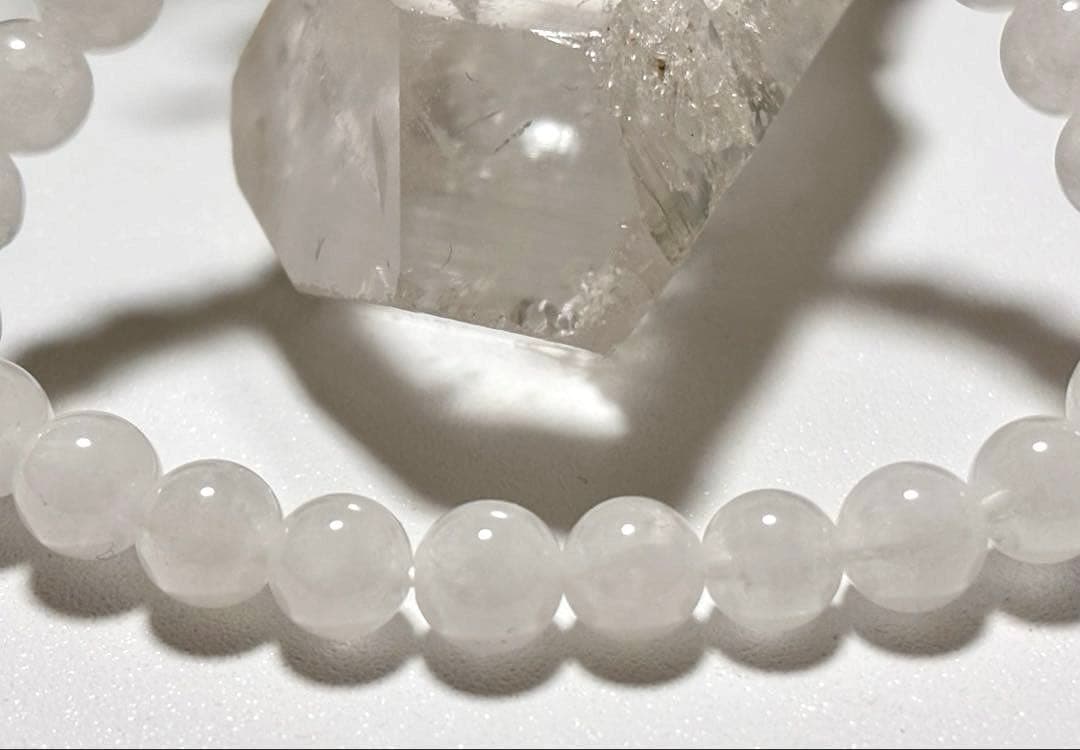 究極品質　超希少幻の逸品　ヒマラヤ最奥地の神宿る聖石　マニハールスノークリスタル