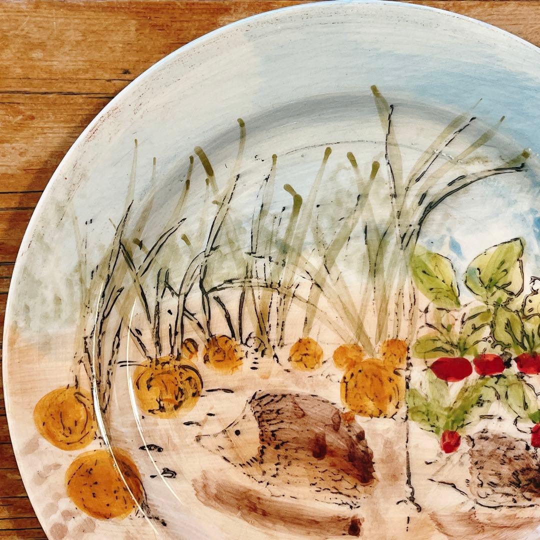 C 素朴な水彩画のようなデザートプレート