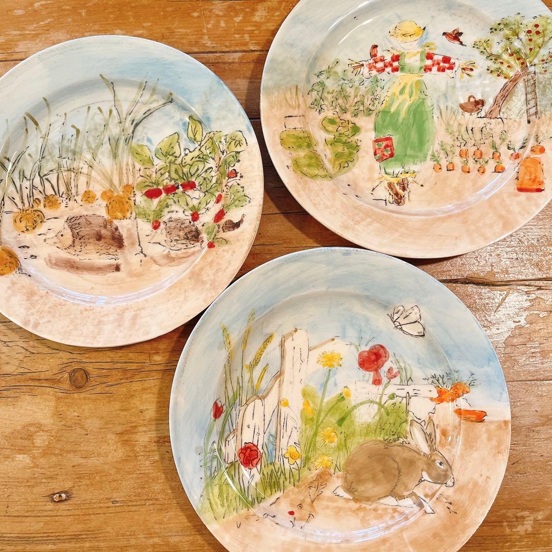 C 素朴な水彩画のようなデザートプレート