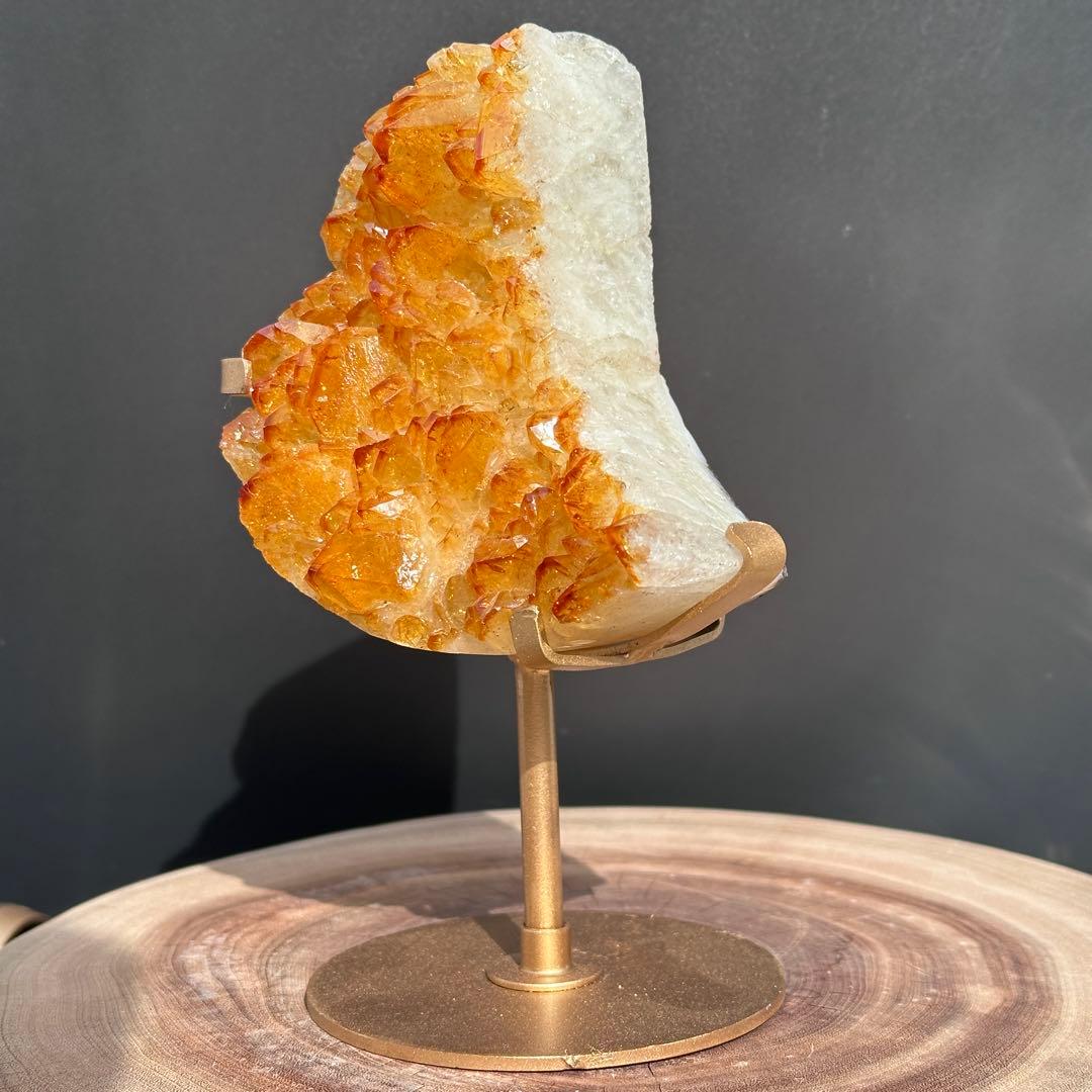 天然石シトリンの月　置物　台座付きG.64