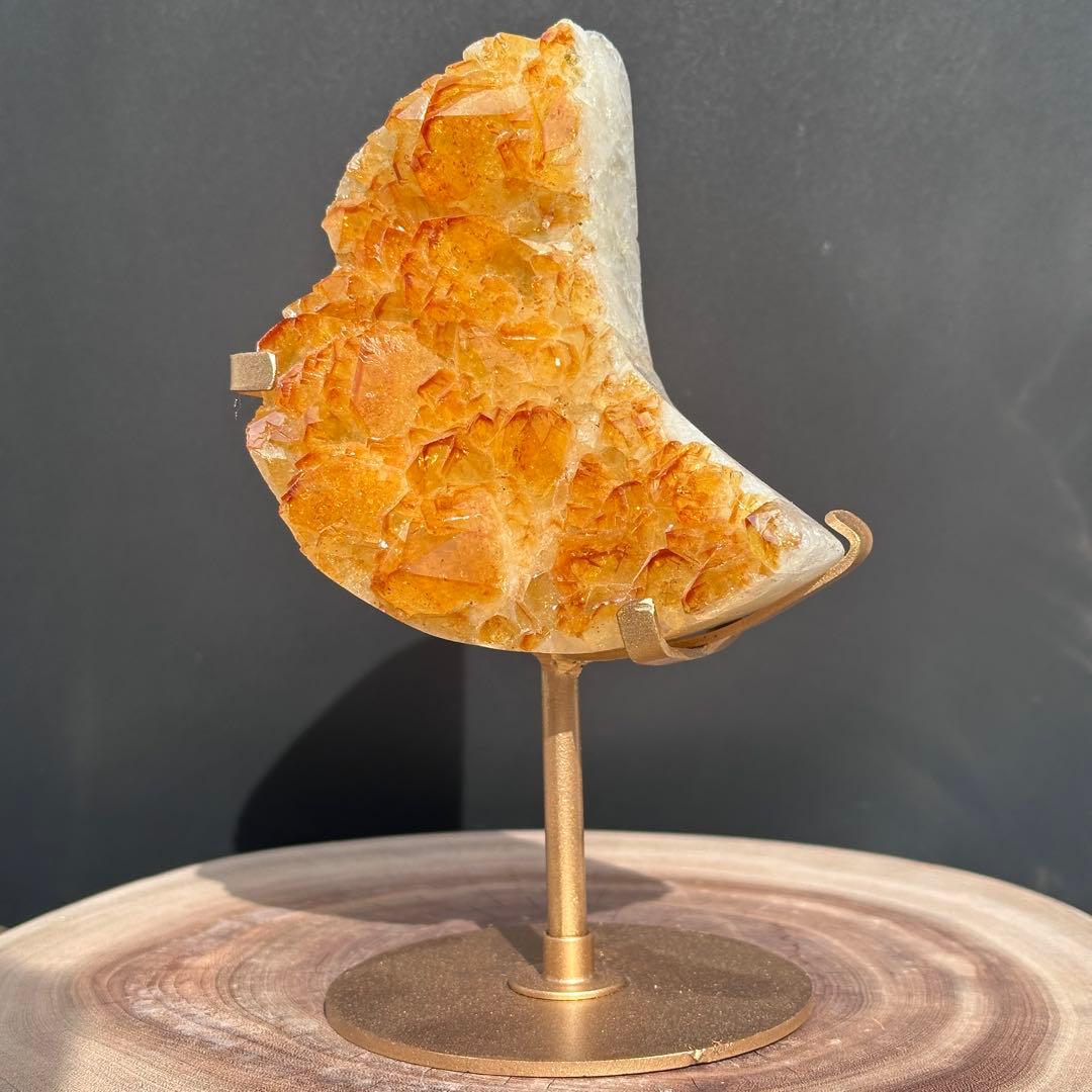 天然石シトリンの月　置物　台座付きG.64