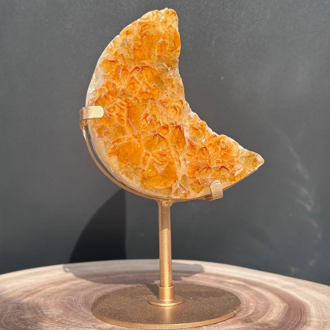 天然石シトリンの月　置物　台座付きG.64