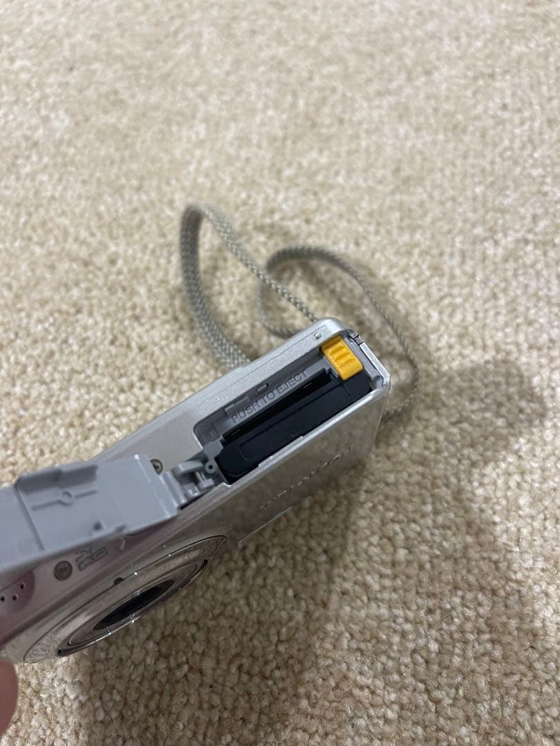 い*し様 Fujifilm デジタルカメラ シルバー