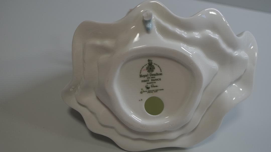 A3943   陶器人形 DIANA 高さ:約20cm