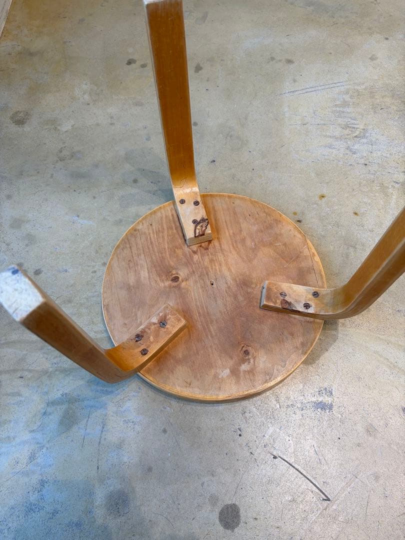 れれれArtek スツール60 ローバージョン ブルーリノリウム