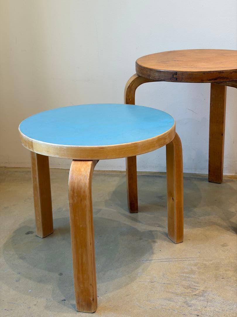 れれれArtek スツール60 ローバージョン ブルーリノリウム