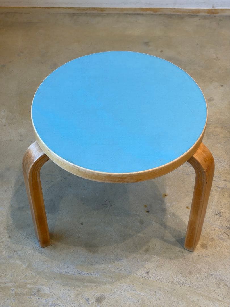 れれれArtek スツール60 ローバージョン ブルーリノリウム