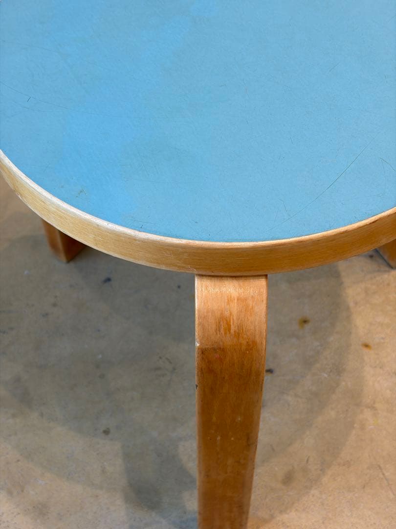 れれれArtek スツール60 ローバージョン ブルーリノリウム