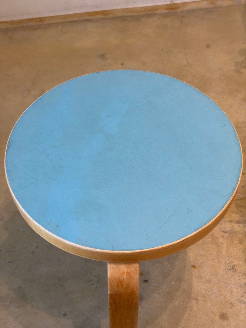 れれれArtek スツール60 ローバージョン ブルーリノリウム