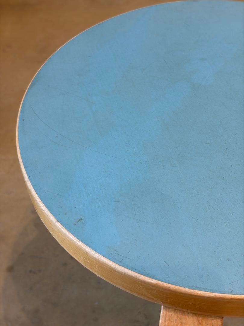 れれれArtek スツール60 ローバージョン ブルーリノリウム