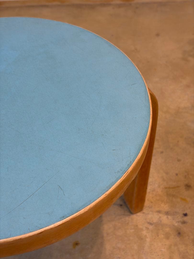 れれれArtek スツール60 ローバージョン ブルーリノリウム