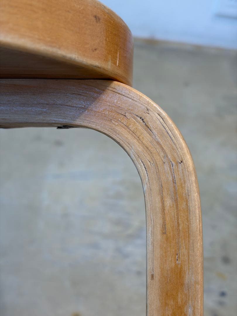 れれれArtek スツール60 ローバージョン ブルーリノリウム