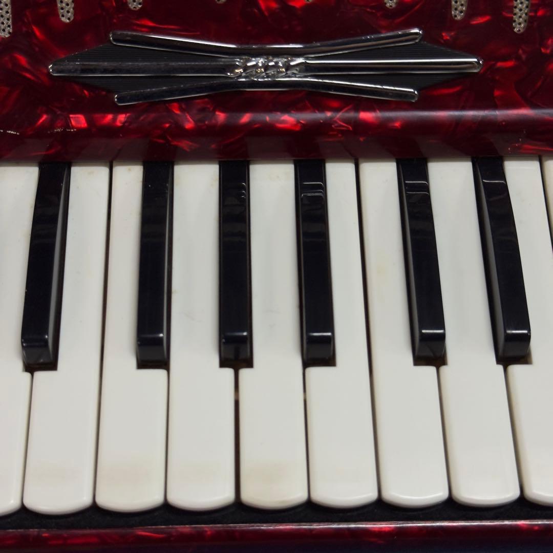 YAMAHA アコーディオン 赤 32鍵 ストラップ、ソフトケース付き
