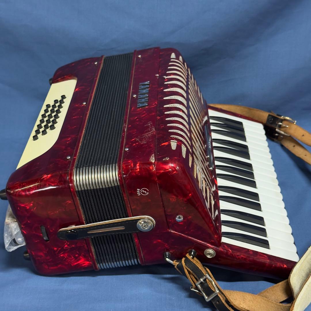 YAMAHA アコーディオン 赤 32鍵 ストラップ、ソフトケース付き