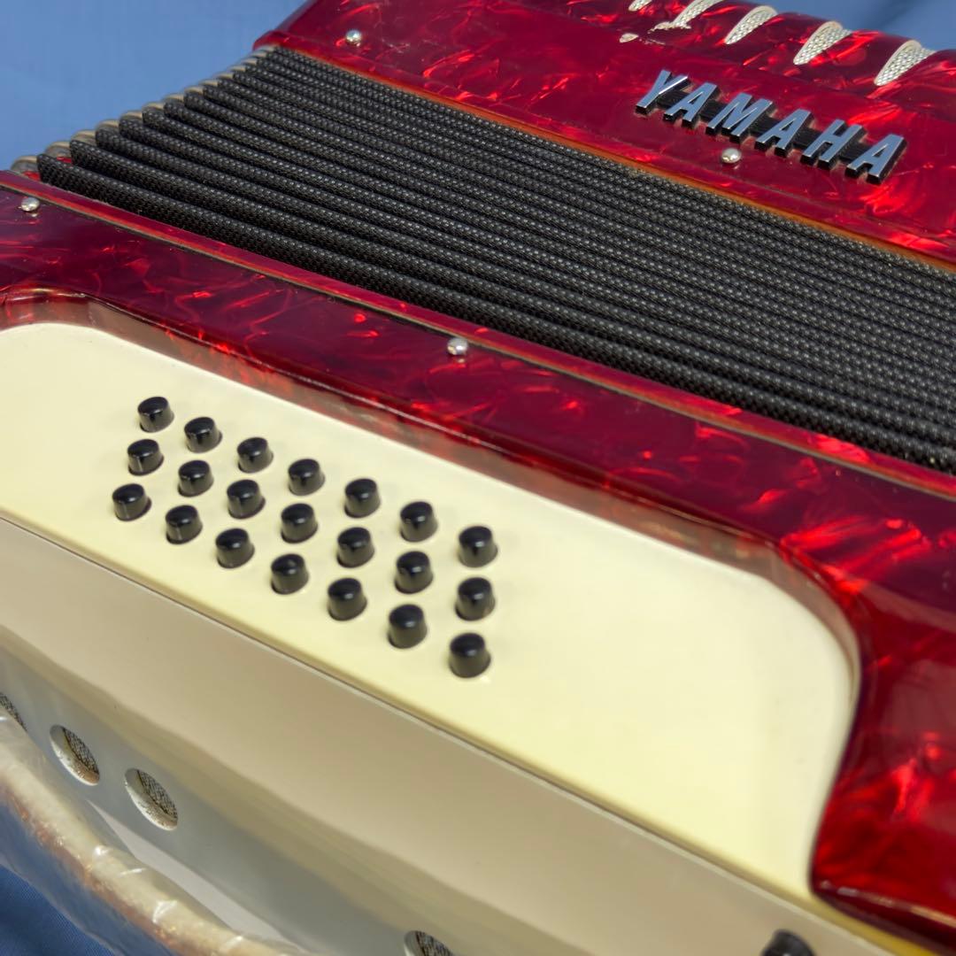 YAMAHA アコーディオン 赤 32鍵 ストラップ、ソフトケース付き