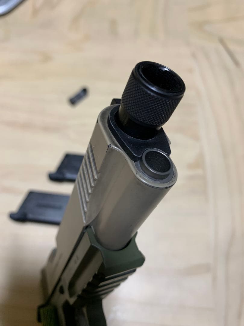 東京マルイ　M45A1　TANカラー　ガスブローバック　外装カスタムマガジン2個