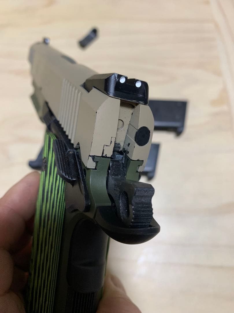 東京マルイ　M45A1　TANカラー　ガスブローバック　外装カスタムマガジン2個