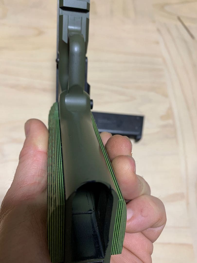 東京マルイ　M45A1　TANカラー　ガスブローバック　外装カスタムマガジン2個