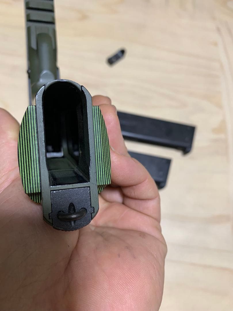 東京マルイ　M45A1　TANカラー　ガスブローバック　外装カスタムマガジン2個