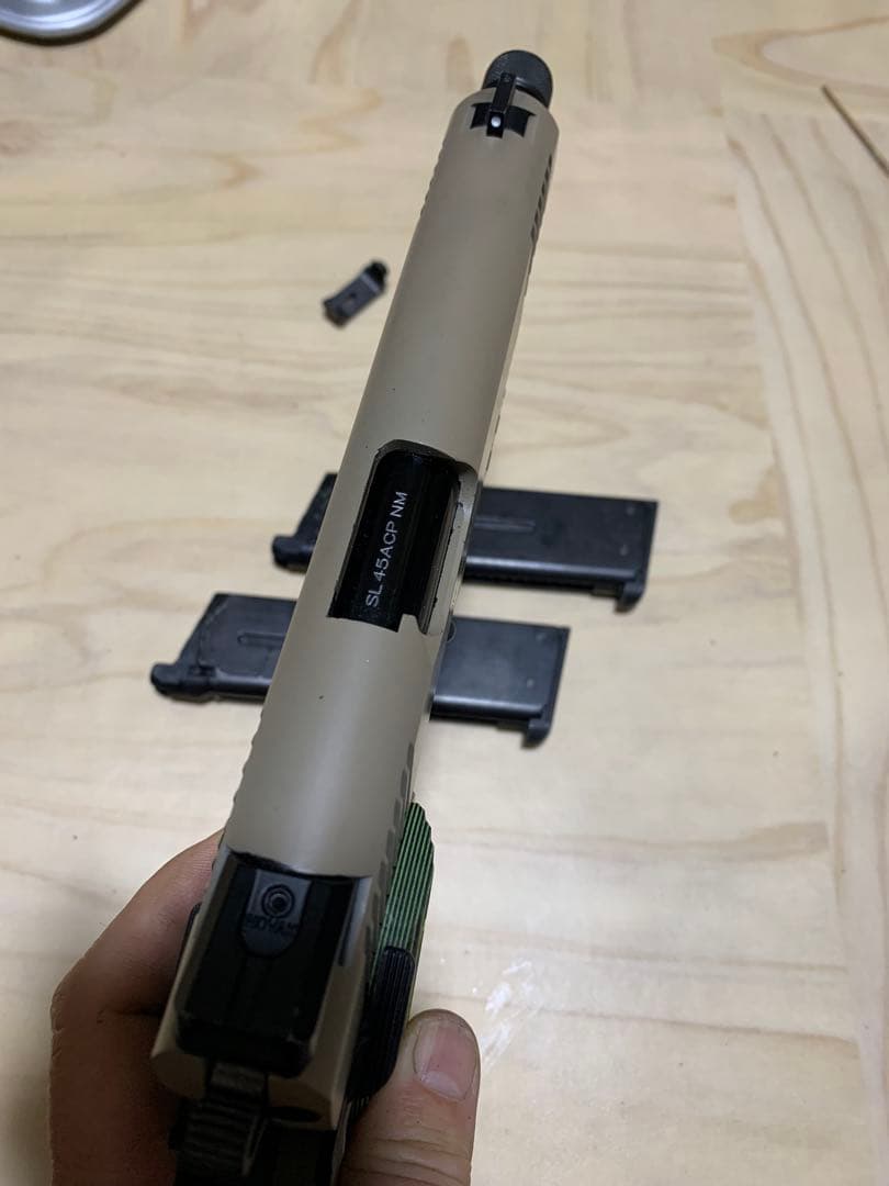 東京マルイ　M45A1　TANカラー　ガスブローバック　外装カスタムマガジン2個