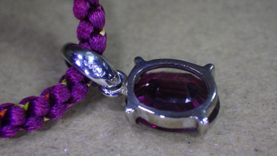 プラチナ pt900刻印 ガーネットのペンダント 3ｇ