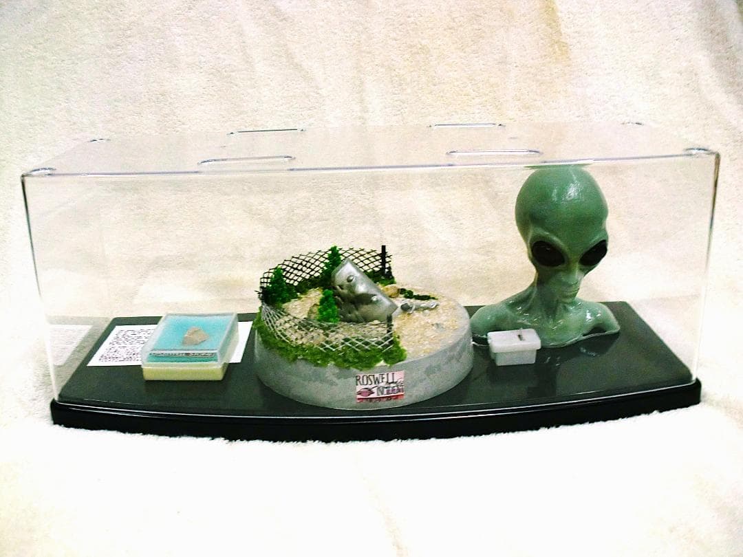ロズウェル事件エイリアンフィギュアUFO墜落現場の石
