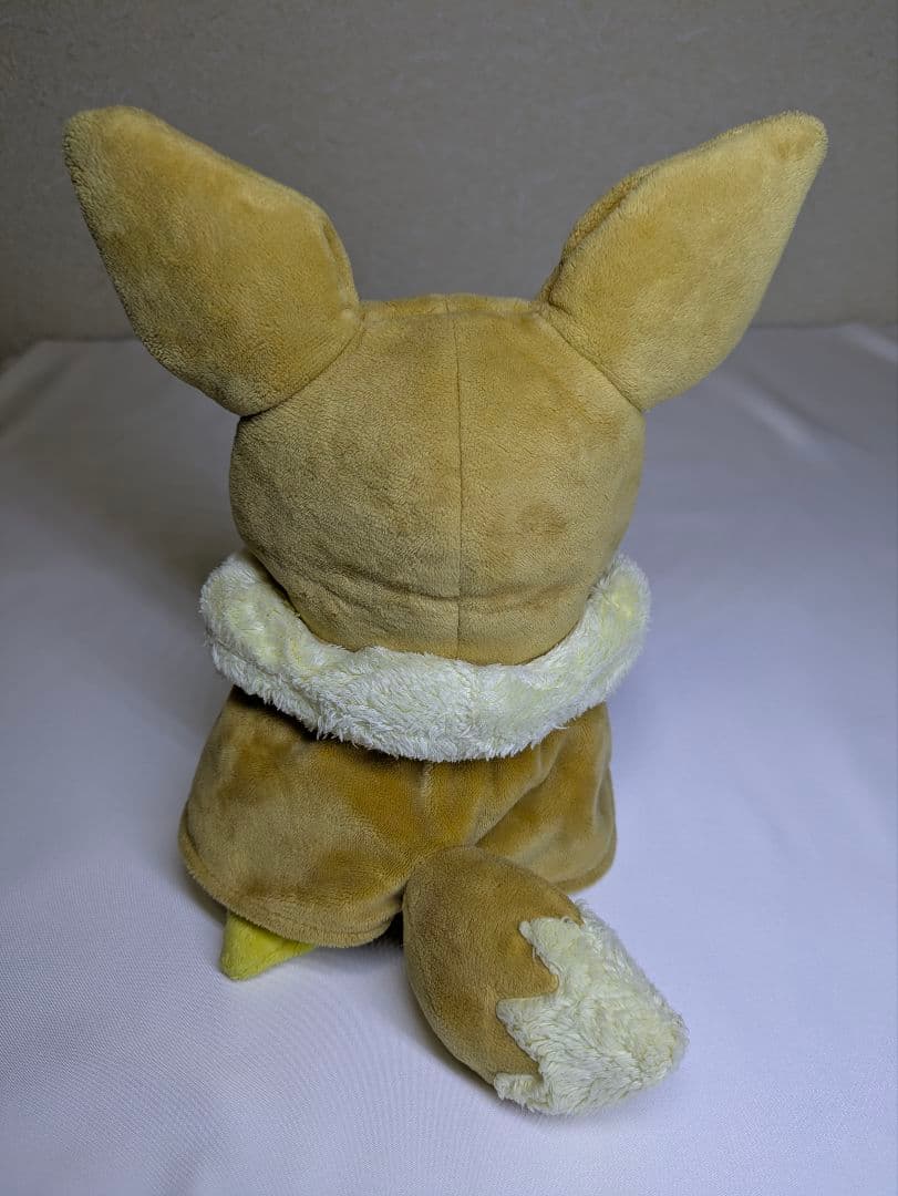 ピカチュウぬいぐるみ　イーブイポンチョ仕様