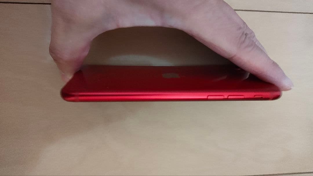 【美品】Apple iPhone SE (第２世代) レッド