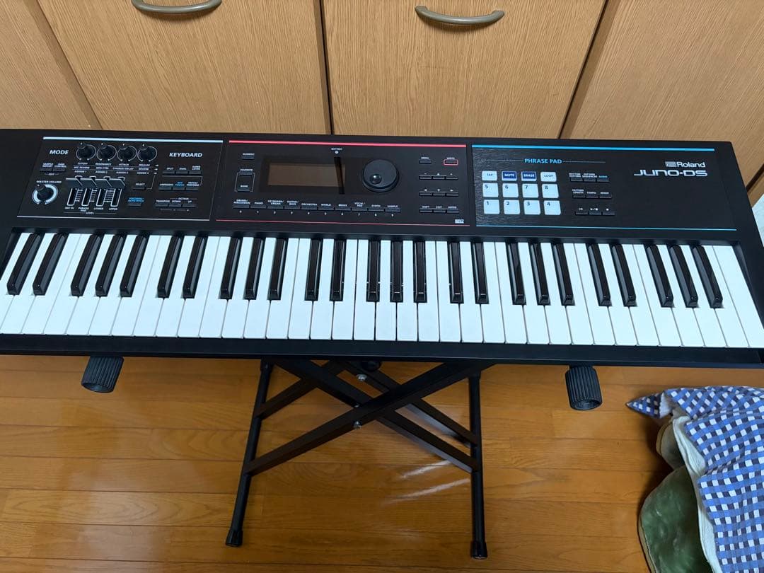 【美品】Roland JUNO-DS 61鍵 シンセサイザー スタンド・ペダル付