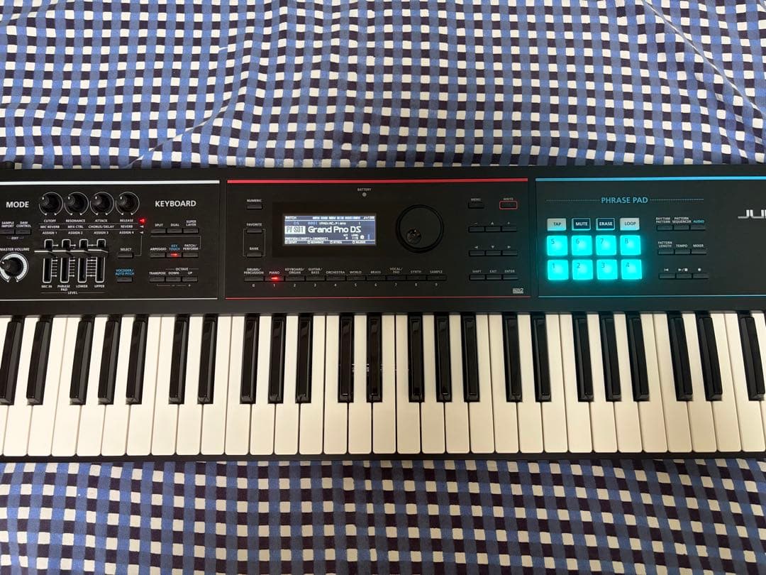 【美品】Roland JUNO-DS 61鍵 シンセサイザー スタンド・ペダル付