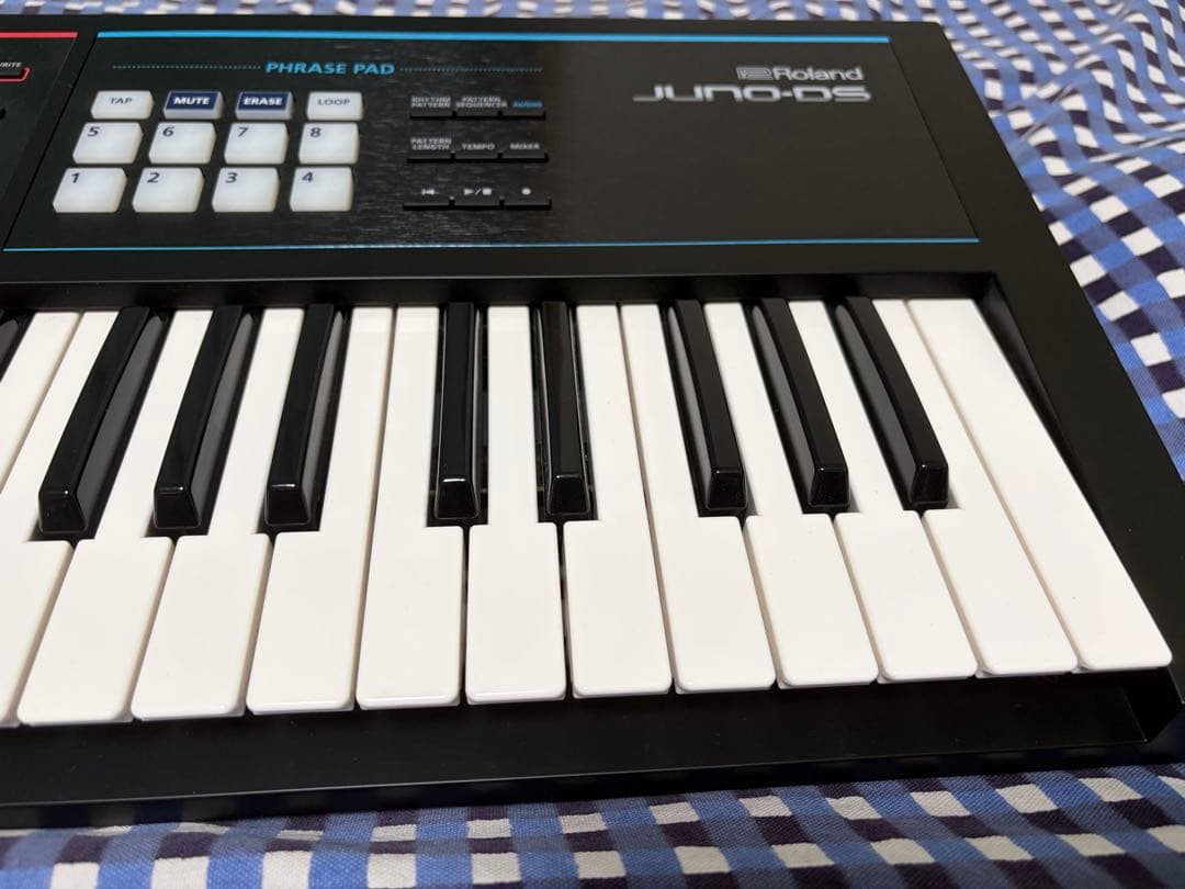 【美品】Roland JUNO-DS 61鍵 シンセサイザー スタンド・ペダル付
