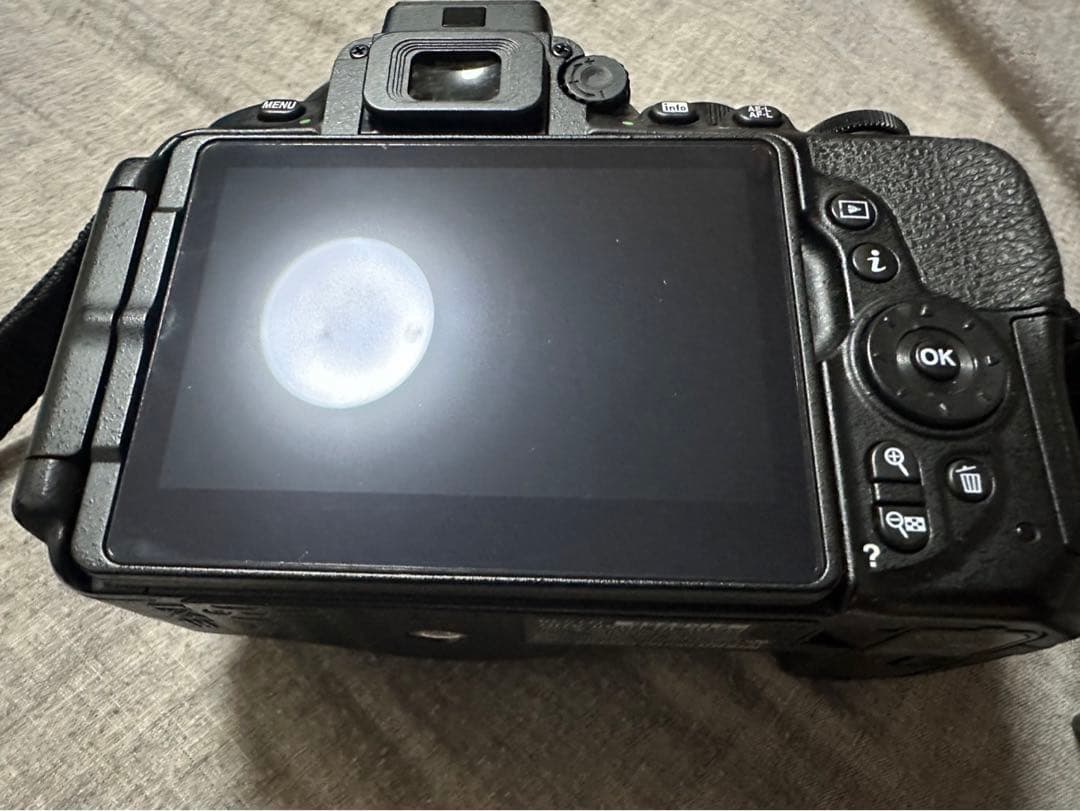 【美品】NiconD5600ダブルズームレンズ・単焦点レンズ・予備バッテリー付