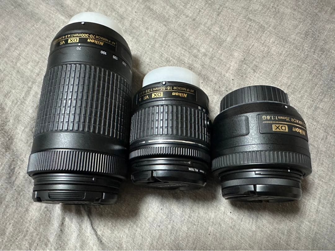 【美品】NiconD5600ダブルズームレンズ・単焦点レンズ・予備バッテリー付