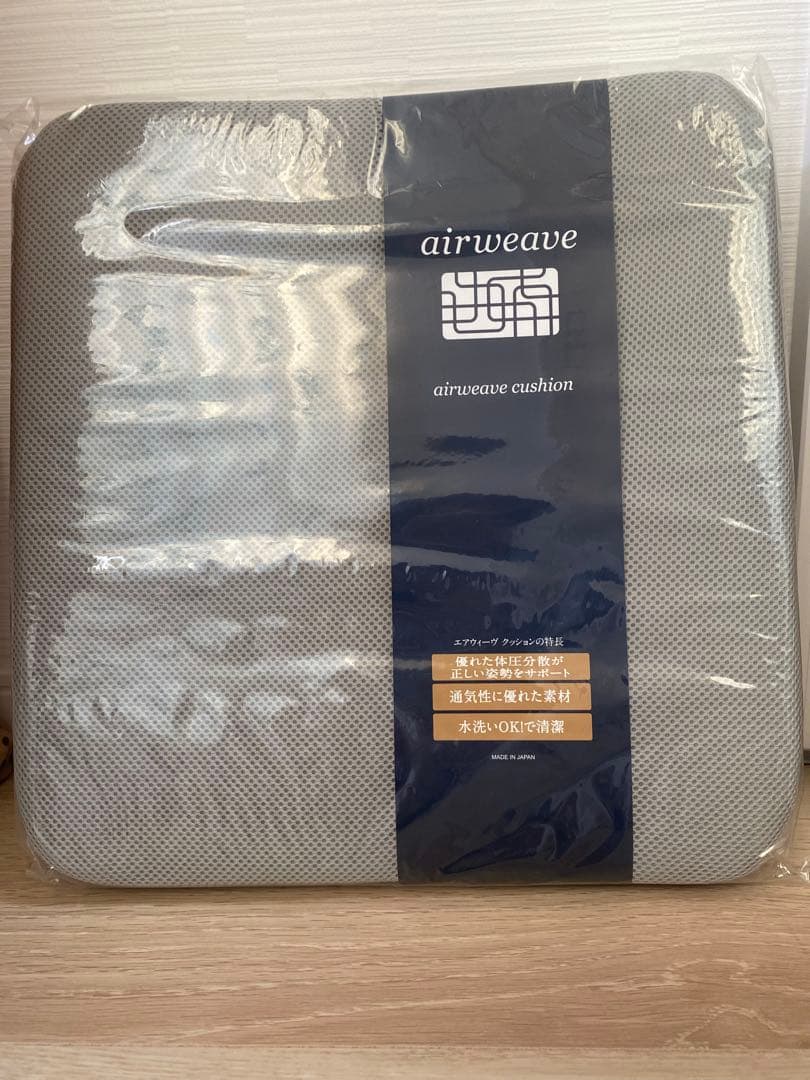 【新品・未使用】airweave エアウィーヴ クッション　グレー