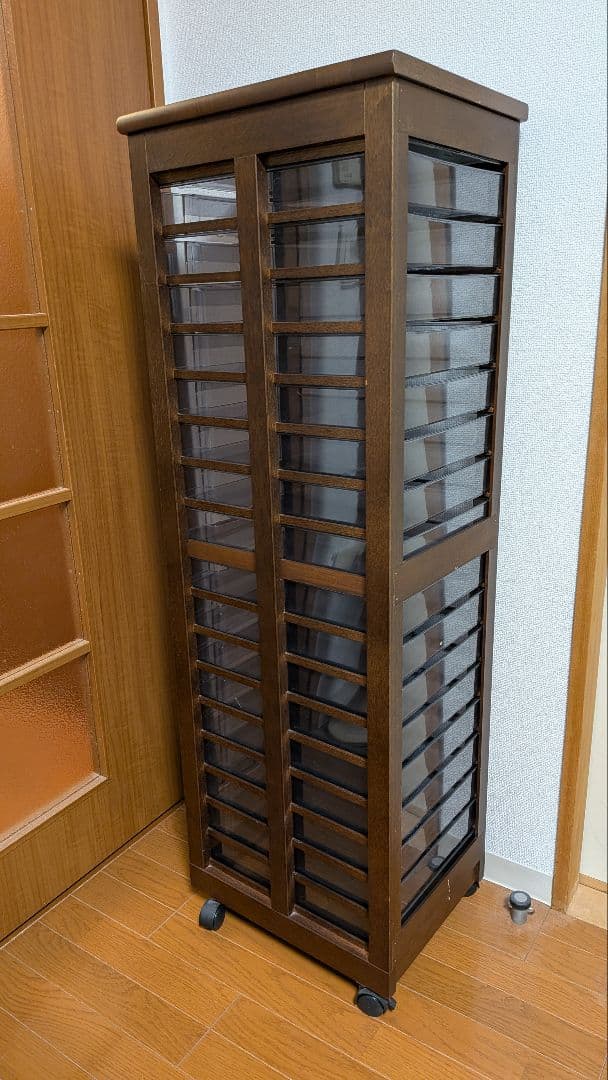 希少　美品　木製フレーム、18段引き出しの収納キャビネット