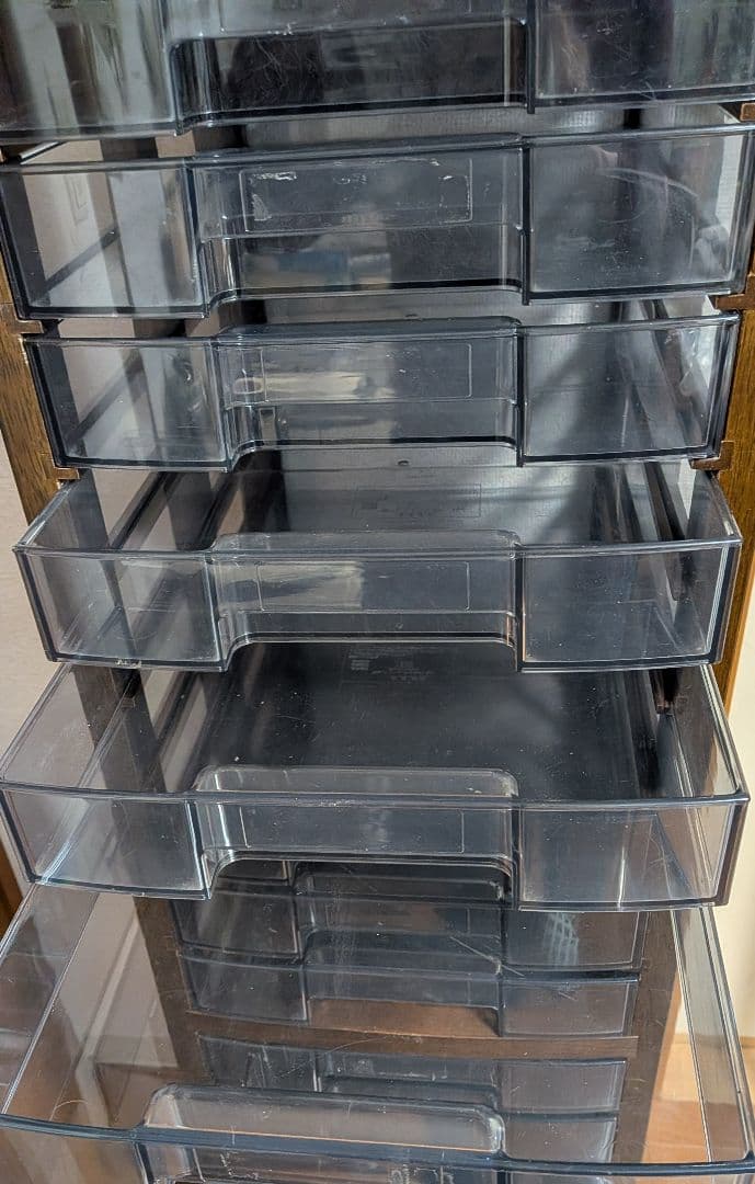 希少　美品　木製フレーム、18段引き出しの収納キャビネット