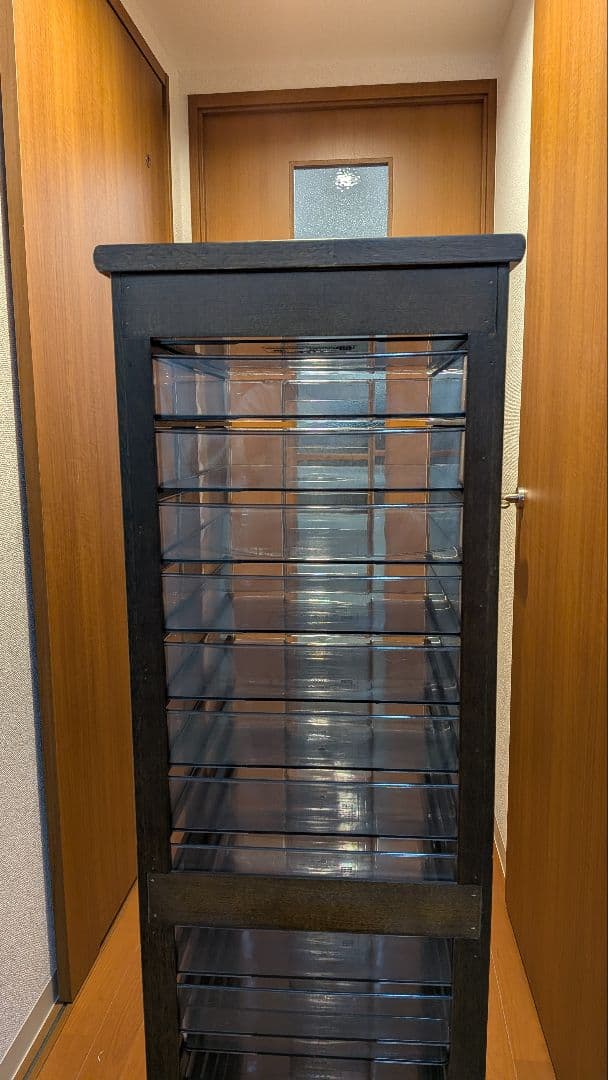 希少　美品　木製フレーム、18段引き出しの収納キャビネット