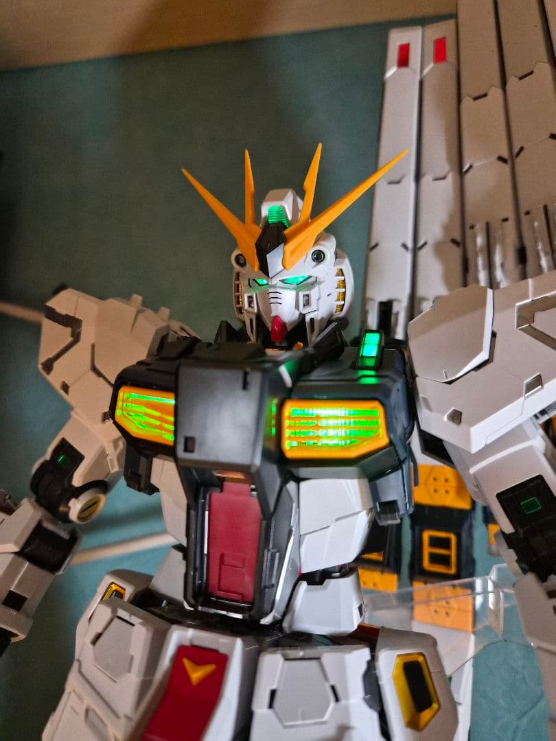 【完成品】PG UNLEASHED 1/60 νガンダム＋LEDユニット組込済み