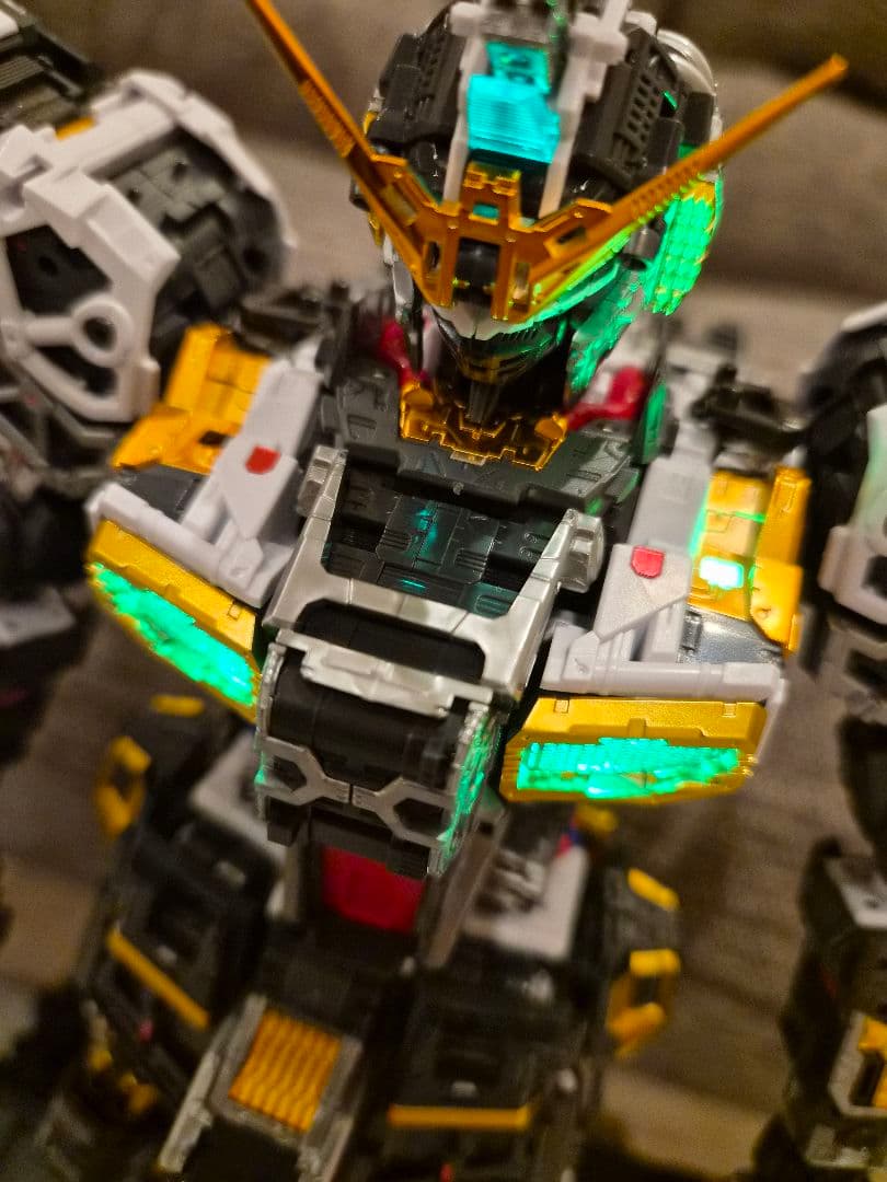 【完成品】PG UNLEASHED 1/60 νガンダム＋LEDユニット組込済み