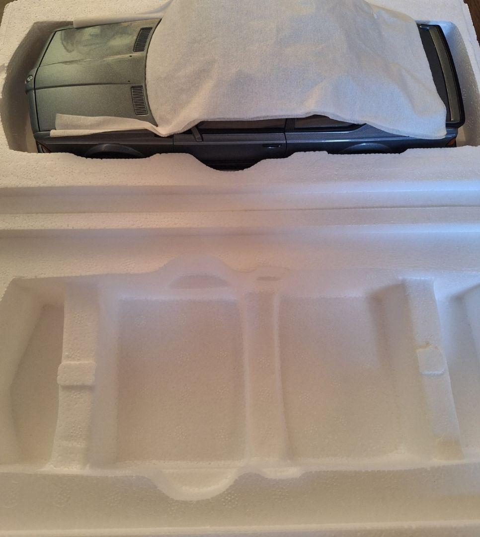 オートアート M635 CSi Shadow-Line 1/18