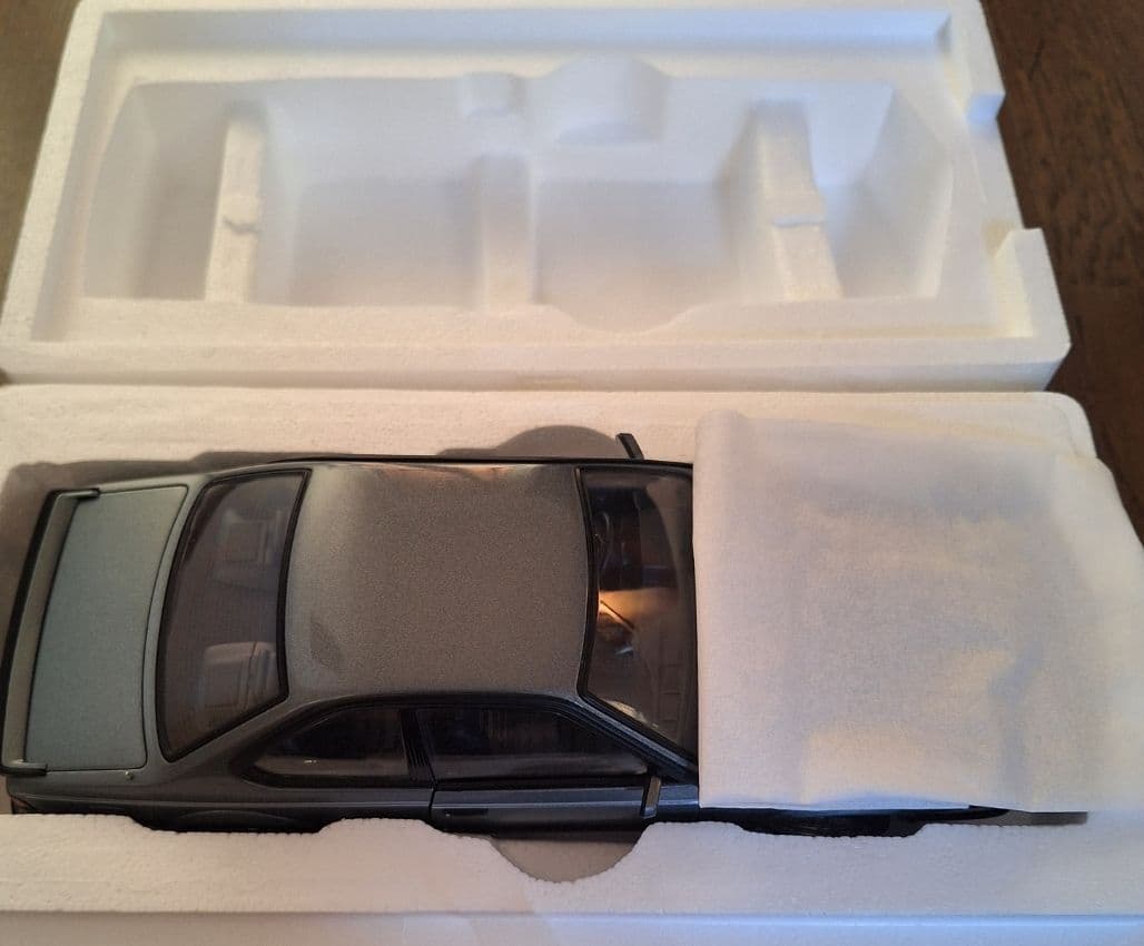 オートアート M635 CSi Shadow-Line 1/18