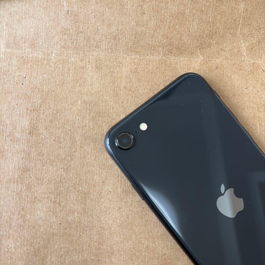 iPhonese第二世代　se2 simフリー 64gb A-128