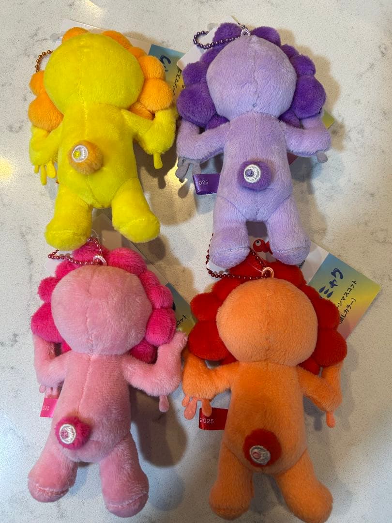 推しカラーミャクミャク4体　イエロー・パープル・ピンク・レッド（オレンジ）