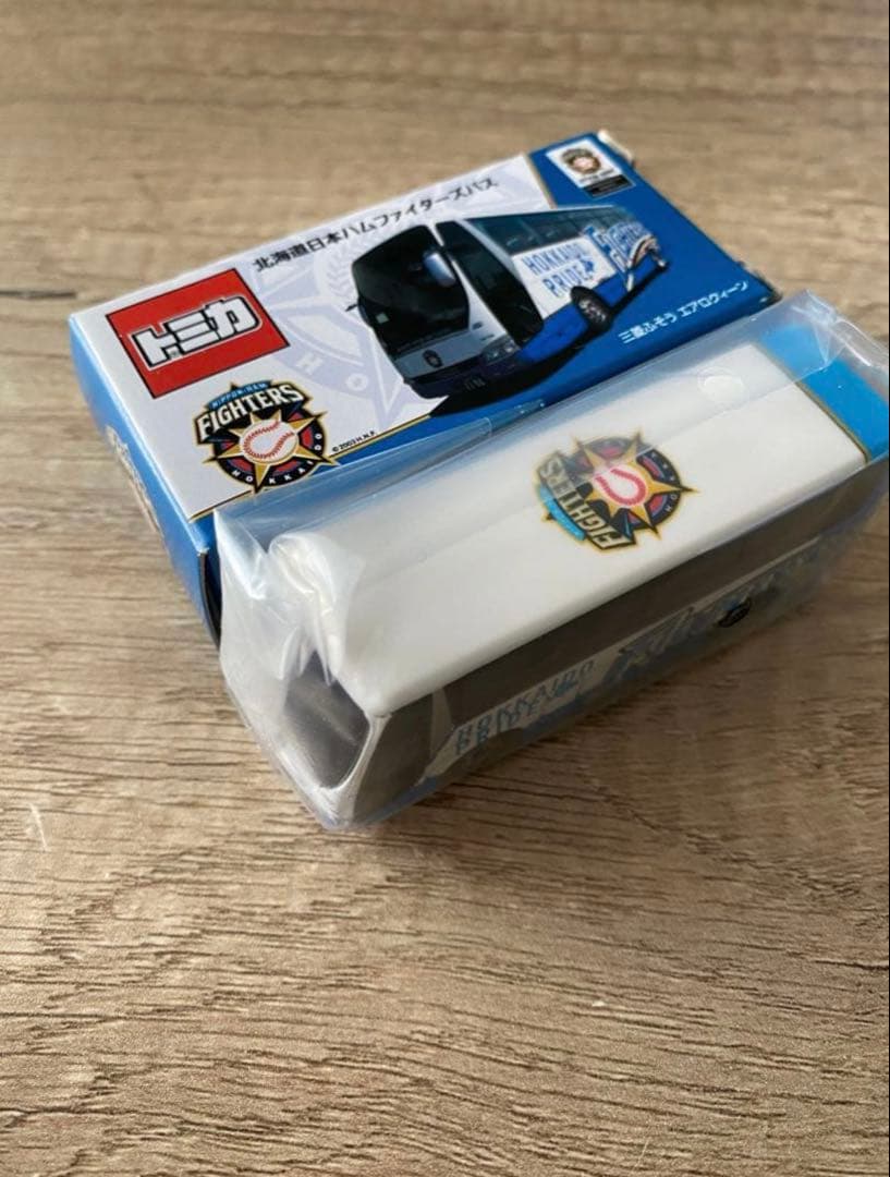 トミカ　北海道日本ハムファイターズバス　三菱ふそう　エアロクイーン　トミカ