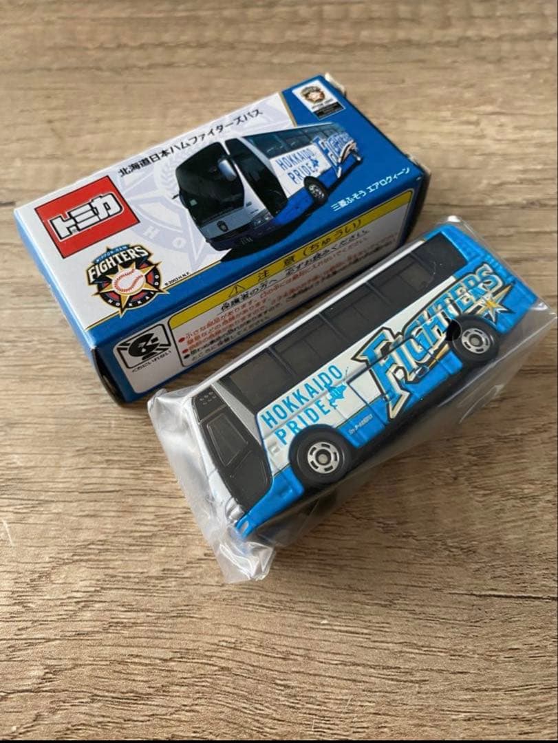 トミカ　北海道日本ハムファイターズバス　三菱ふそう　エアロクイーン　トミカ