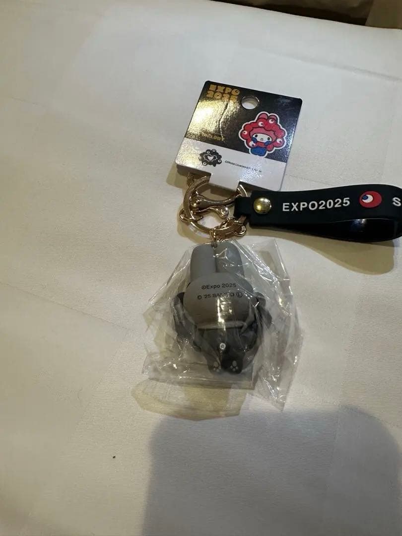 【マイメロ】大阪・関西万博　サンリオ　黒ミャクミャク　キーホルダー
